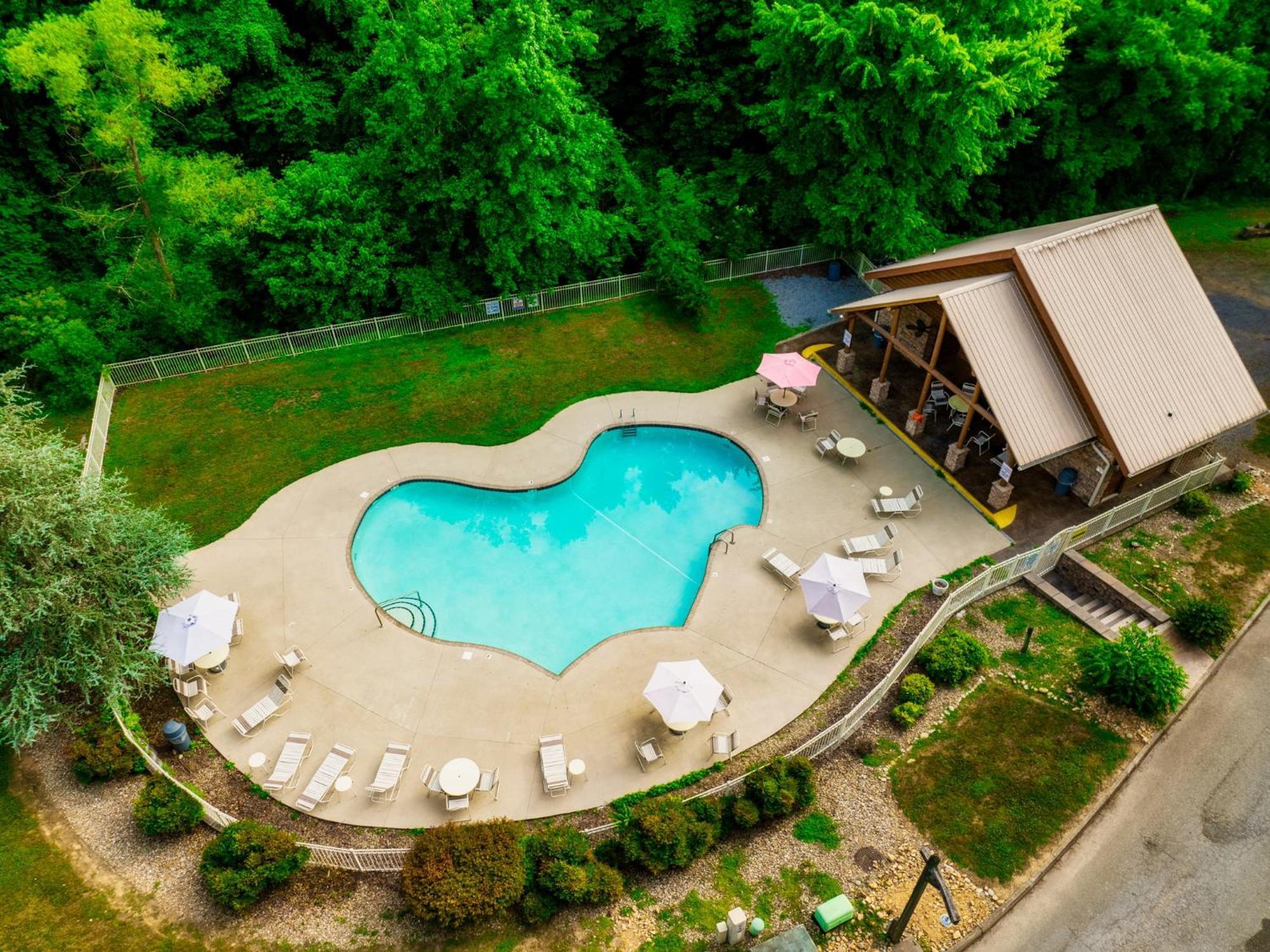 Alpine Resort Near Dollywood, Hot Tub, Game Room, Outdoor Pool, Fast Wifi بيدجن فورج المظهر الخارجي الصورة